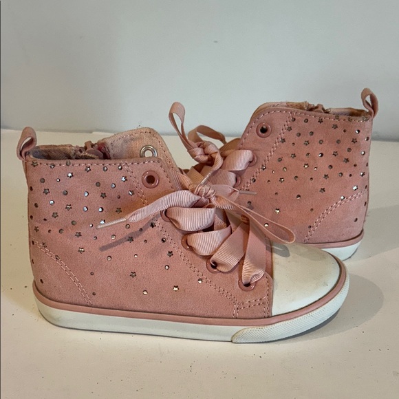 Pink High-Top Kids Shoes with Star Accents - Picture 1 of 6